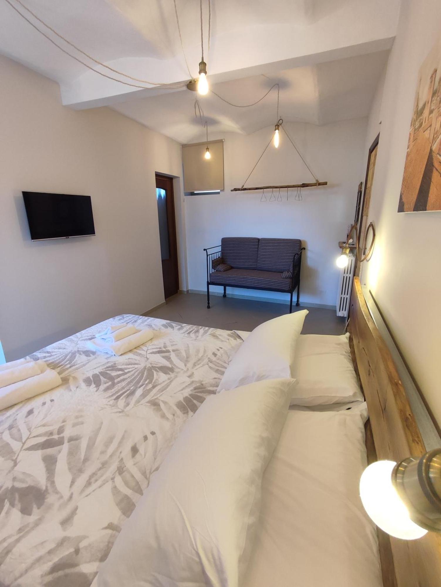 Ca Di Me Villa La Morra Room photo